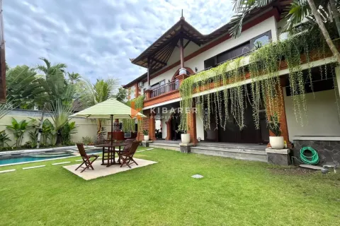 5 bedrooms Villa in Tibubeneng, Badung, Indonesia No. 11932 2