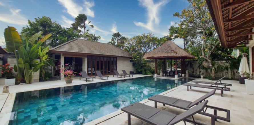 3 bedrooms Villa in Kerobokan, Badung, Indonesia No. 10929
