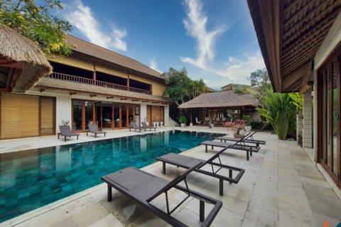3 bedrooms Villa in Kerobokan, Badung, Indonesia No. 10929 2