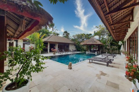 3 bedrooms Villa in Kerobokan, Badung, Indonesia No. 10929 4