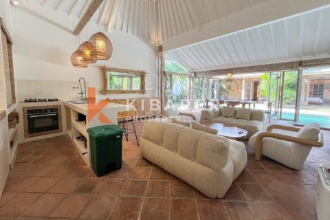 3 bedrooms Villa in Kerobokan, Badung, Indonesia No. 12180 6