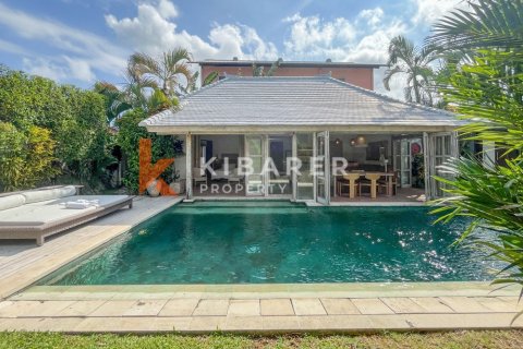 3 bedrooms Villa in Kerobokan, Badung, Indonesia No. 12180