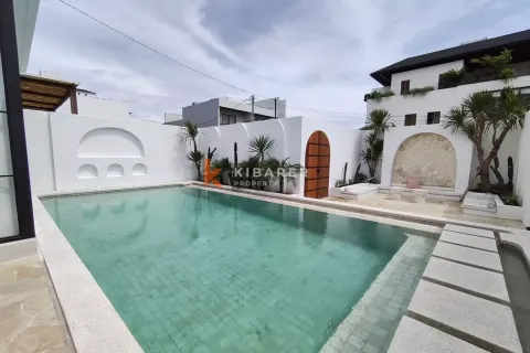 3 bedrooms Villa in South Kuta, Badung, Indonesia No. 12181 2