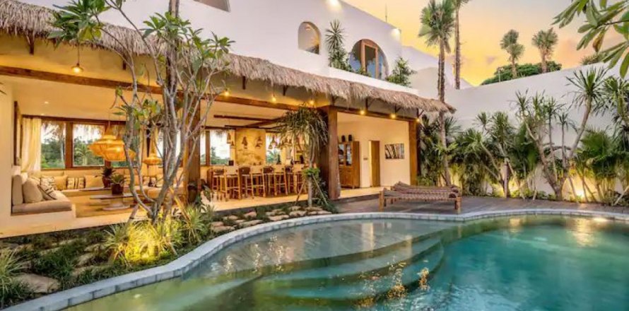 5 bedrooms Villa in Kerobokan, Badung, Indonesia No. 10901