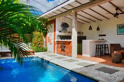 2 bedrooms Villa in Kerobokan, Badung, Indonesia No. 12446