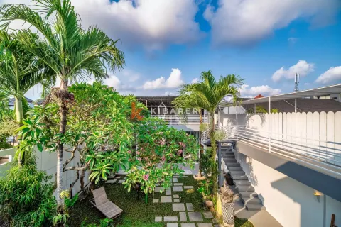 4 bedrooms Villa in Tibubeneng, Badung, Indonesia No. 11755 4