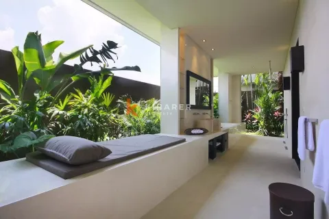 4 bedrooms Villa in Tibubeneng, Badung, Indonesia No. 11980 17