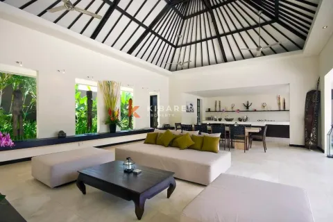 4 bedrooms Villa in Tibubeneng, Badung, Indonesia No. 11980 14