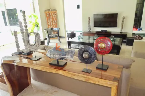 4 bedrooms Villa in Tibubeneng, Badung, Indonesia No. 11980 25