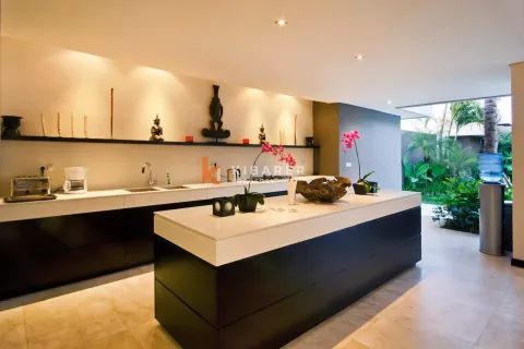 4 bedrooms Villa in Tibubeneng, Badung, Indonesia No. 11980 18