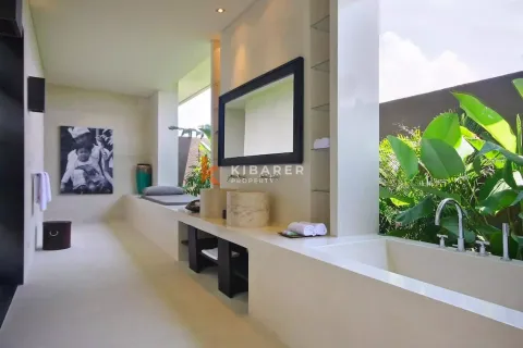 4 bedrooms Villa in Tibubeneng, Badung, Indonesia No. 11980 28