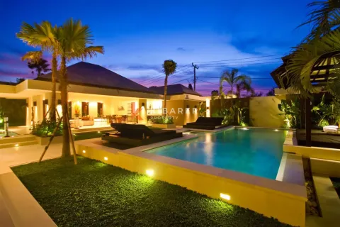 4 bedrooms Villa in Tibubeneng, Badung, Indonesia No. 11980 8