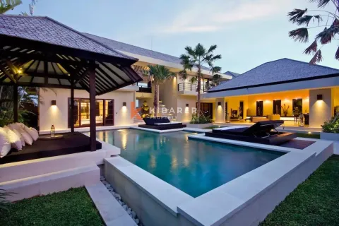 4 bedrooms Villa in Tibubeneng, Badung, Indonesia No. 11980 7