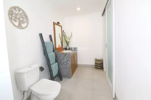 3 bedrooms Villa in Tibubeneng, Badung, Indonesia No. 12460 10