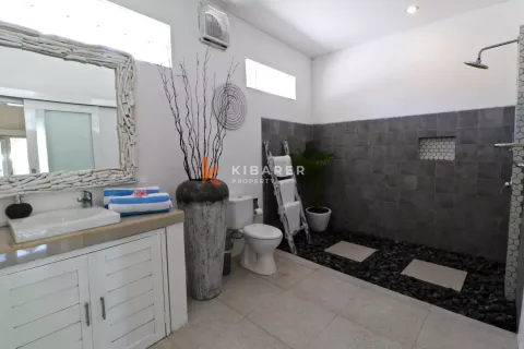 3 bedrooms Villa in Tibubeneng, Badung, Indonesia No. 12459 5