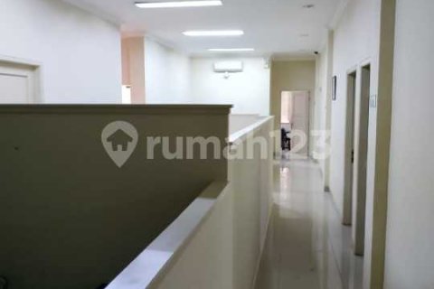 Офис 390м2 в Pasar Minggu, Джакарта,  № 9386 10