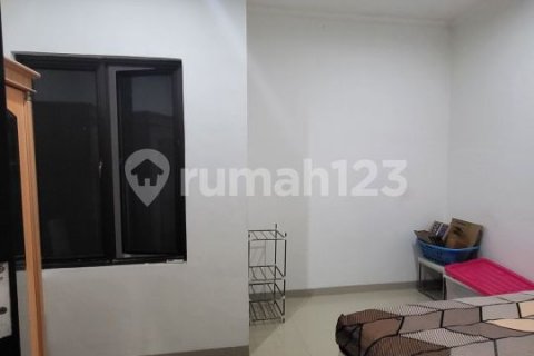 4 bedrooms House in Grogol Petamburan, Jakarta, Indonesia No. 13652 16
