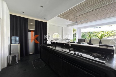2 bedrooms Villa in Seminyak, Badung, Indonesia No. 12225 16