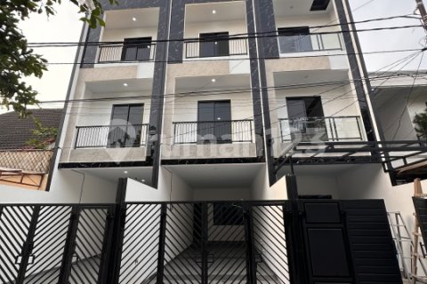 4 bedrooms House in Kebon Jeruk, Jakarta, No. 8778 1