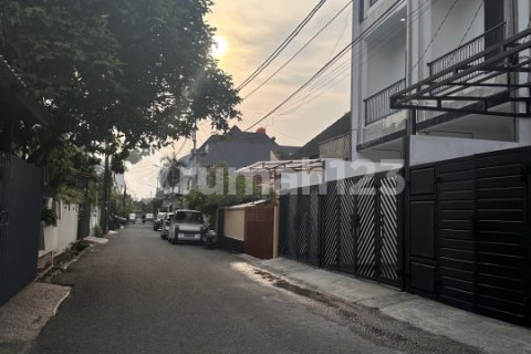 4 bedrooms House in Kebon Jeruk, Jakarta, No. 8778 2