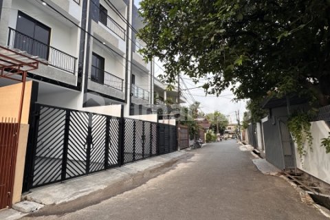 4 bedrooms House in Kebon Jeruk, Jakarta, No. 8778 3