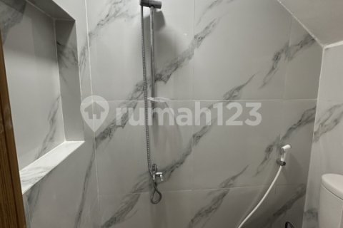 4 bedrooms House in Kebon Jeruk, Jakarta, No. 8778 8