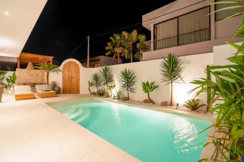 2 bedrooms Villa in Canggu, Badung, Indonesia No. 10973 2