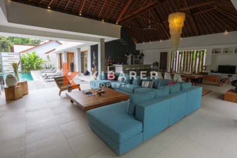 4 bedrooms Villa in Badung, Indonesia No. 12001 3