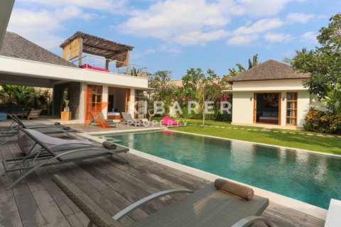 4 bedrooms Villa in Badung, Indonesia No. 12001