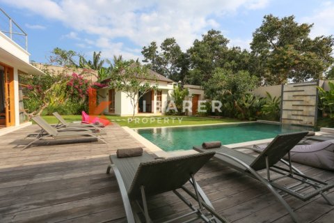 4 bedrooms Villa in Badung, Indonesia No. 12001 7