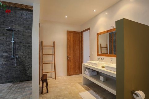 2 bedrooms Villa in Badung, Indonesia No. 12002 17
