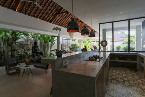 2 bedrooms Villa in Badung, Indonesia No. 12002 5