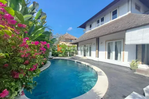3 bedrooms Villa in Canggu, Badung, Indonesia No. 12637