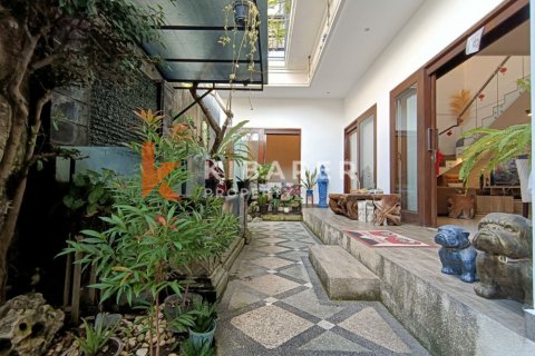 3 bedrooms Villa in Denpasar, Indonesia No. 11872