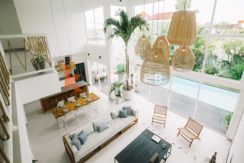 3 bedrooms Villa in Tibubeneng, Badung, Indonesia No. 11874 4