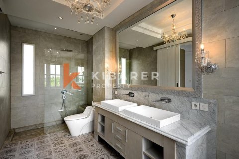 4 bedrooms Villa in Tibubeneng, Badung, Indonesia No. 11901 4