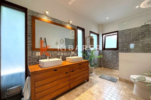 4 bedrooms Villa in Tibubeneng, Badung, Indonesia No. 11899 14
