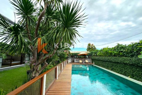 4 bedrooms Villa in Tibubeneng, Badung, Indonesia No. 11899 2