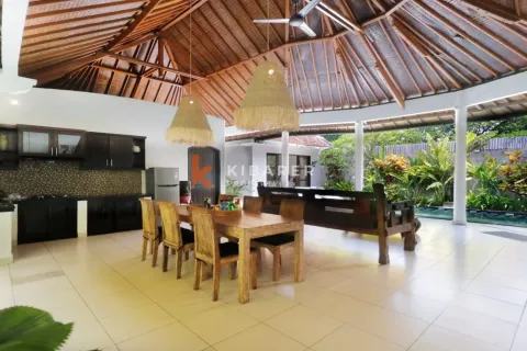 3 bedrooms Villa in Seminyak, Badung, Indonesia No. 11904 5