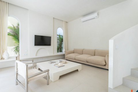 2 bedrooms Villa in Denpasar, Indonesia No. 11199 4