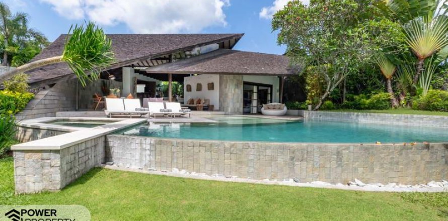3 bedrooms Villa in Seminyak, Badung,  No. 195