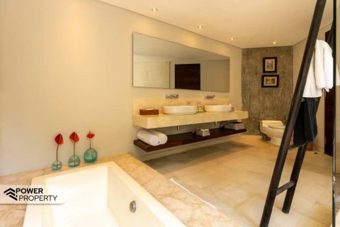 3 bedrooms Villa in Seminyak, Badung,  No. 195 9