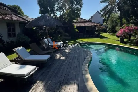 5 bedrooms Villa in Kerobokan, Badung, Indonesia No. 12298