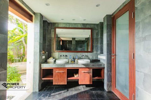 6 bedrooms Villa in Jimbaran, Badung, Indonesia No. 13578 21