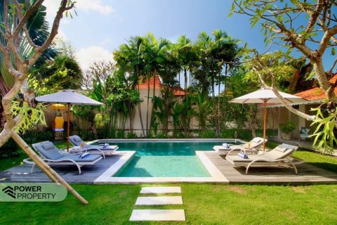 4 bedrooms Villa in Canggu, Badung, Indonesia No. 13577 12