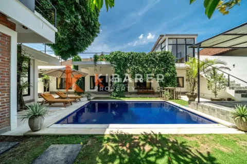 5 bedrooms Villa in Badung, Indonesia No. 12199
