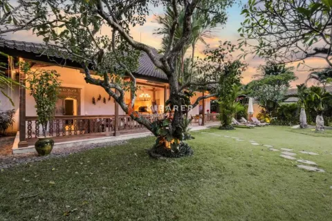 4 bedrooms Villa in Badung, Indonesia No. 12200