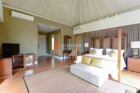 4 bedrooms Villa in Balangan, Indonesia No. 12197 14