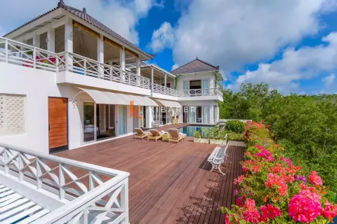 4 bedrooms Villa in Balangan, Indonesia No. 12197