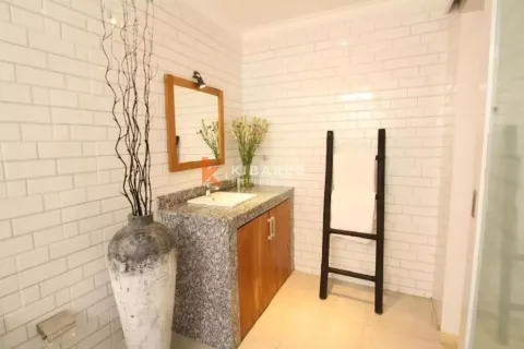 3 bedrooms Villa in Tibubeneng, Badung, Indonesia No. 12198 16